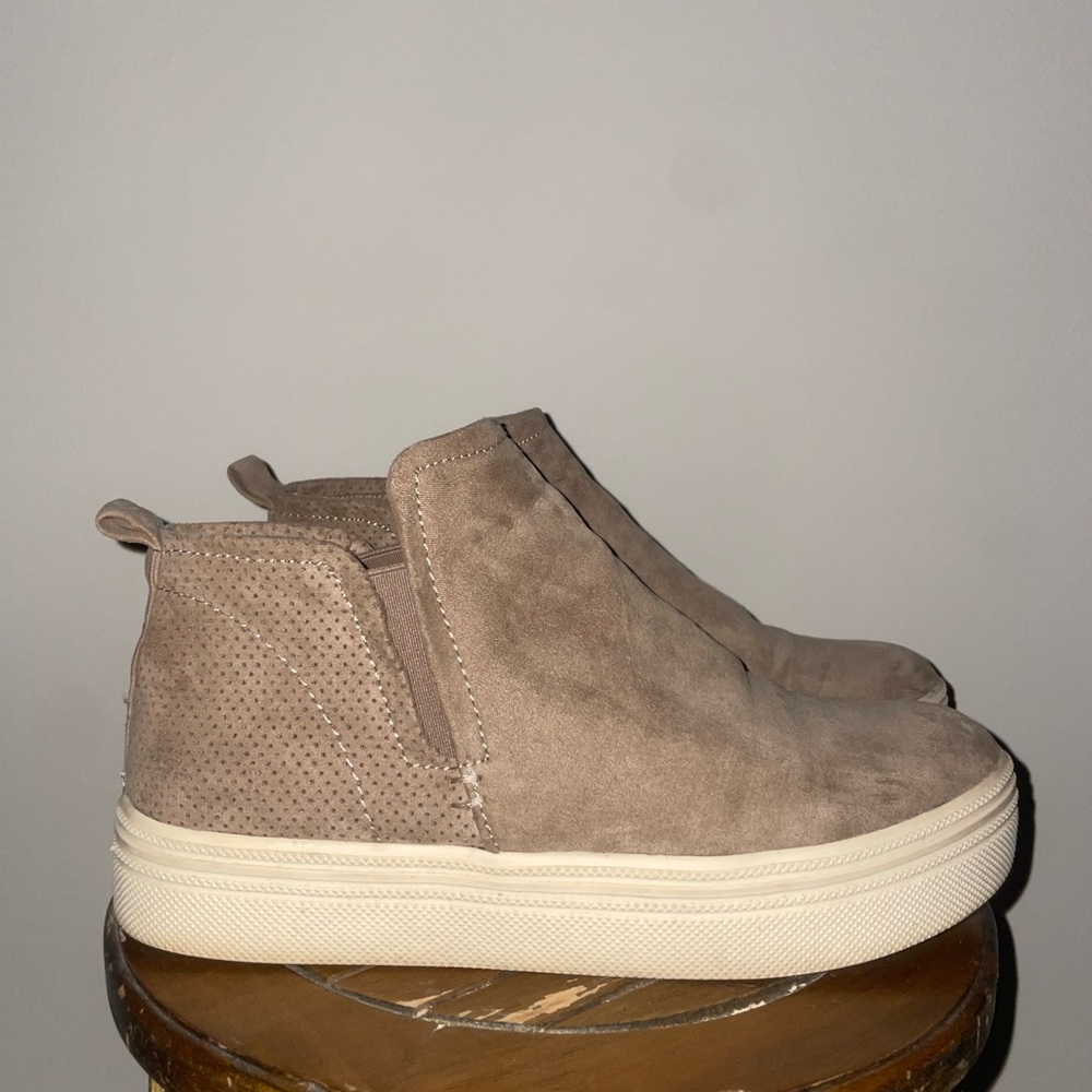 Universal Thread Tan Ankle Boots/Flats